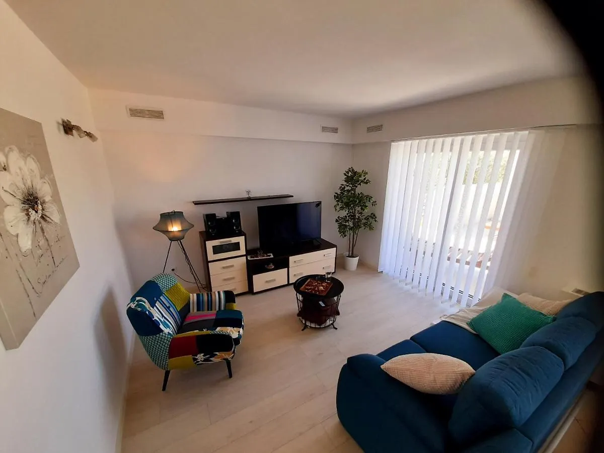 Mel&Stef, Charming House, Apartment With Private Swimming Pool Ideal For Family Vacation プーラ 0*,  クロアチア