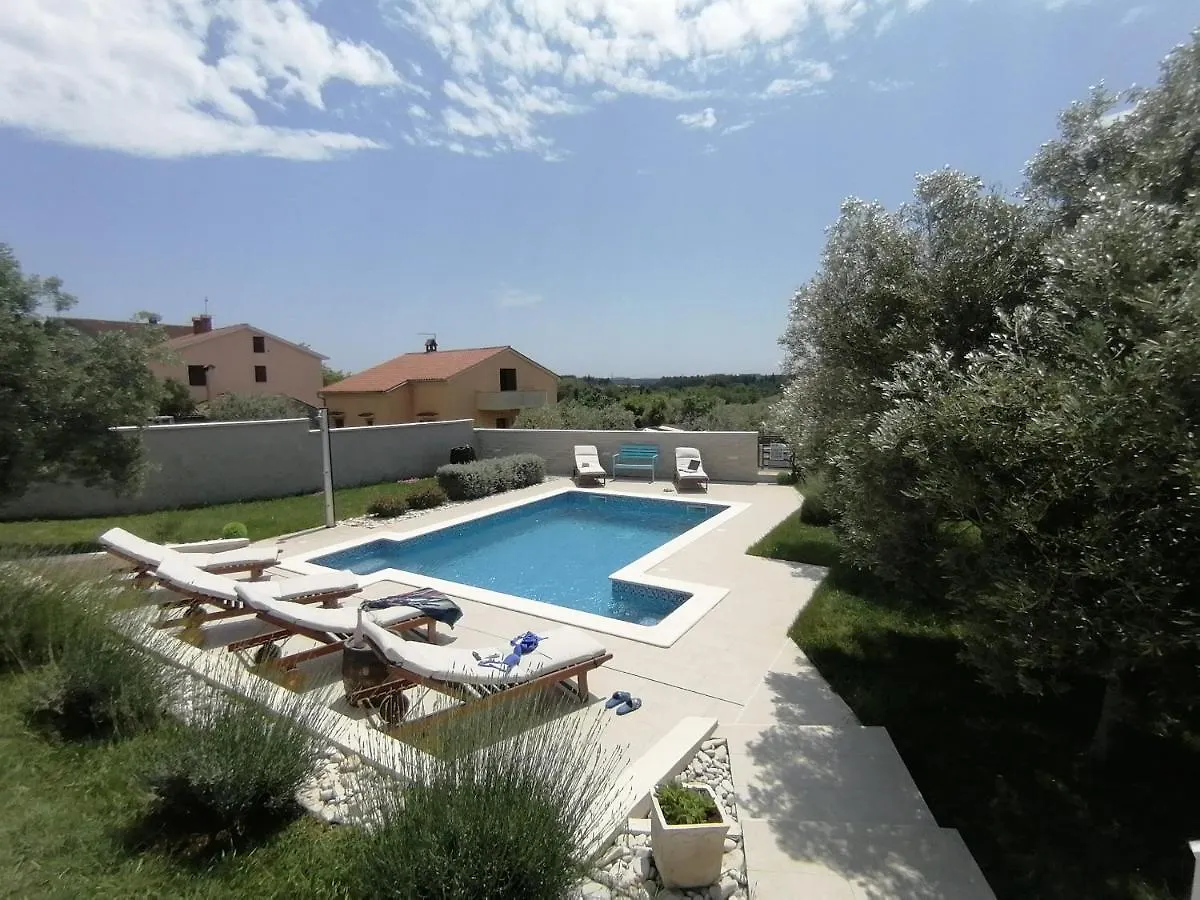 Mel&Stef, Charming House, Apartment With Private Swimming Pool Ideal For Family Vacation プーラ