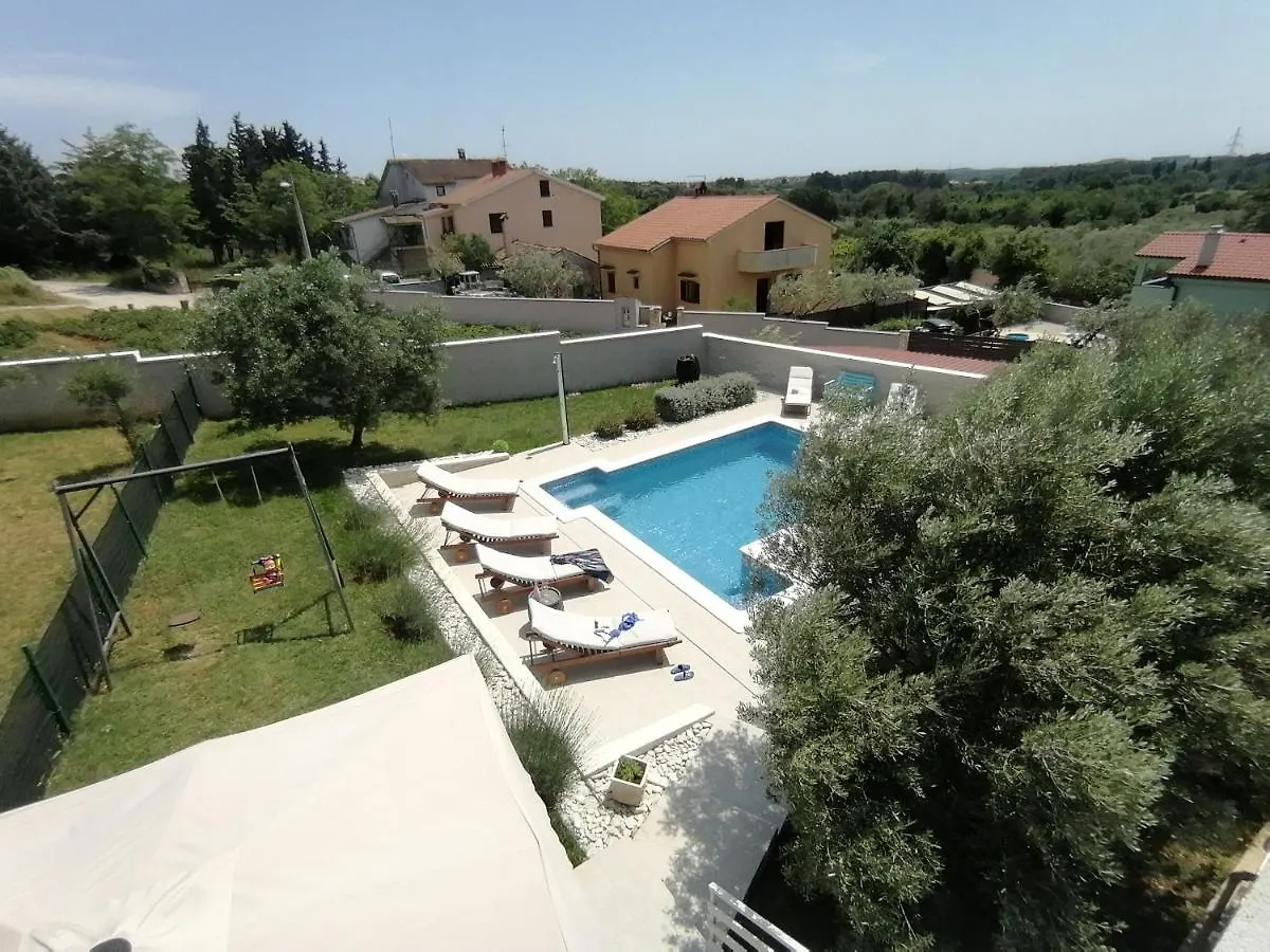 Mel&Stef, Charming House, Apartment With Private Swimming Pool Ideal For Family Vacation プーラ