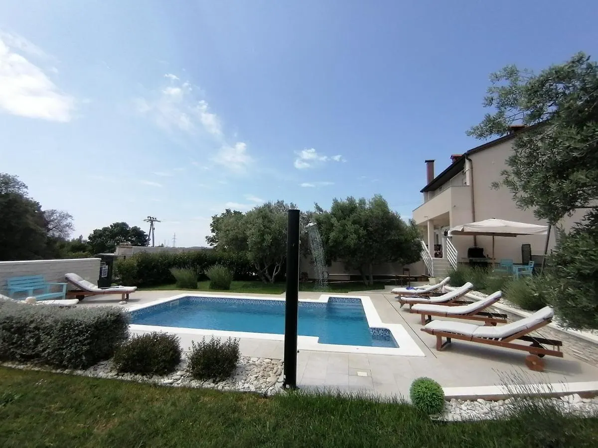 Mel&Stef, Charming House, Apartment With Private Swimming Pool Ideal For Family Vacation プーラ 0*,