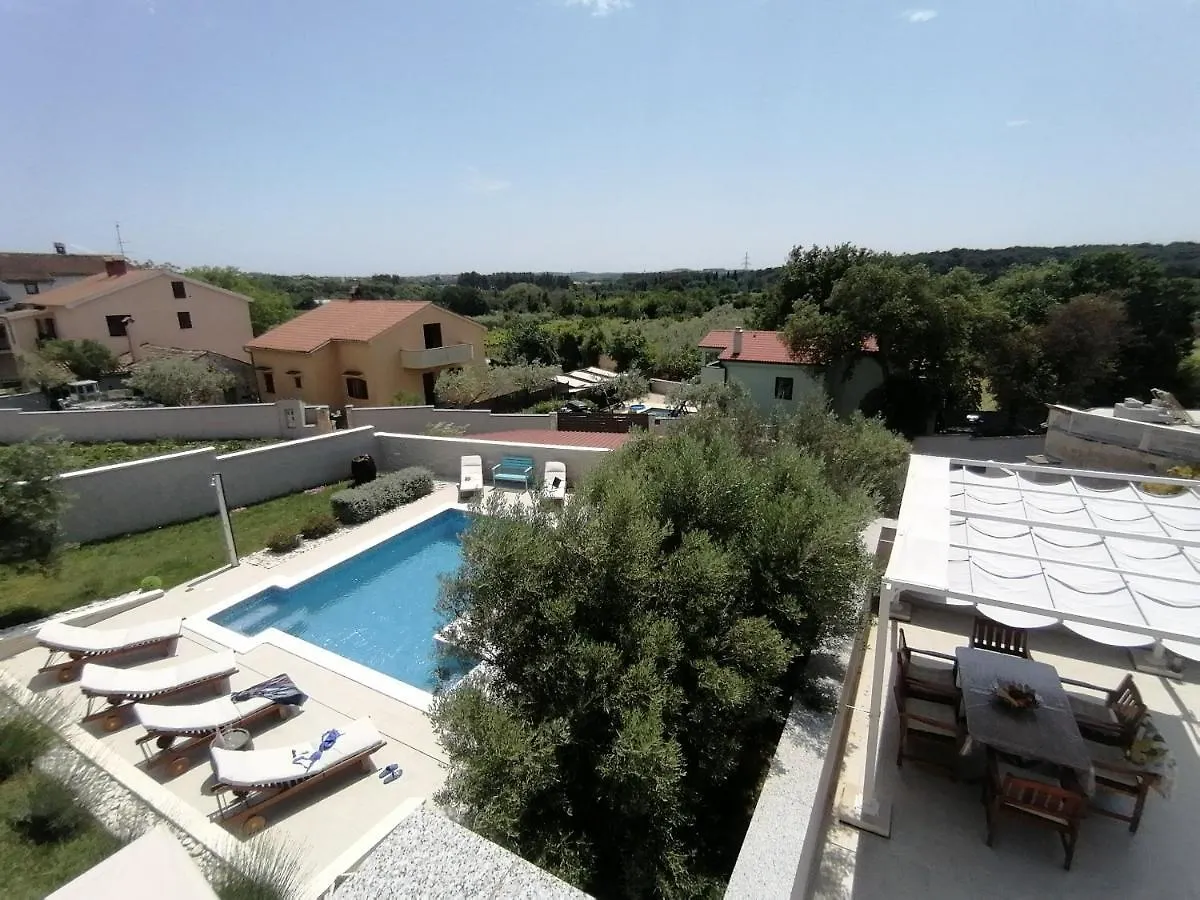 Mel&Stef, Charming House, Apartment With Private Swimming Pool Ideal For Family Vacation プーラ