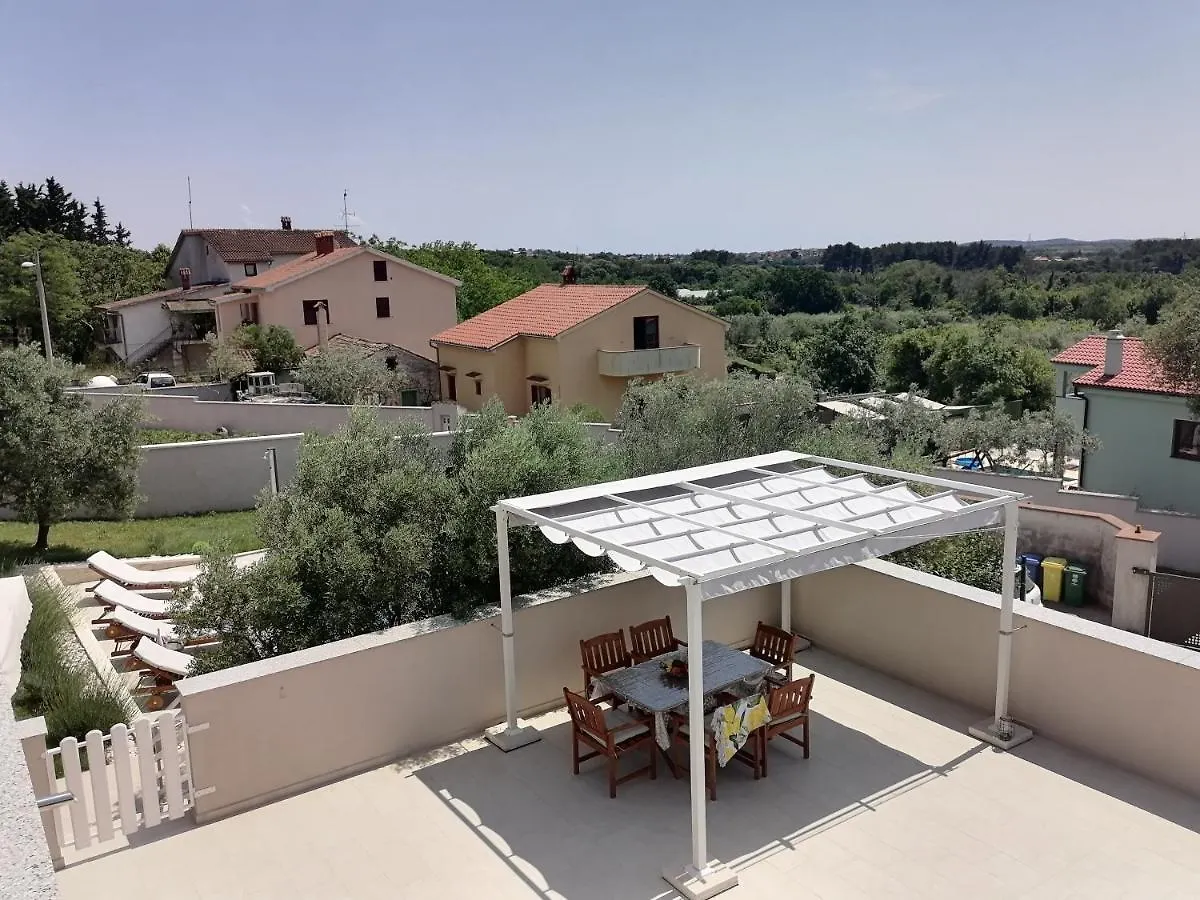 Mel&Stef, Charming House, Apartment With Private Swimming Pool Ideal For Family Vacation プーラ