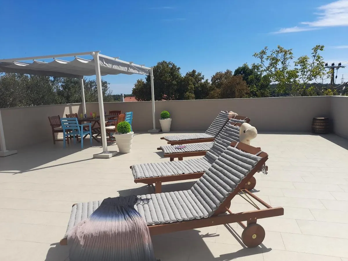 Mel&Stef, Charming House, Apartment With Private Swimming Pool Ideal For Family Vacation Pula