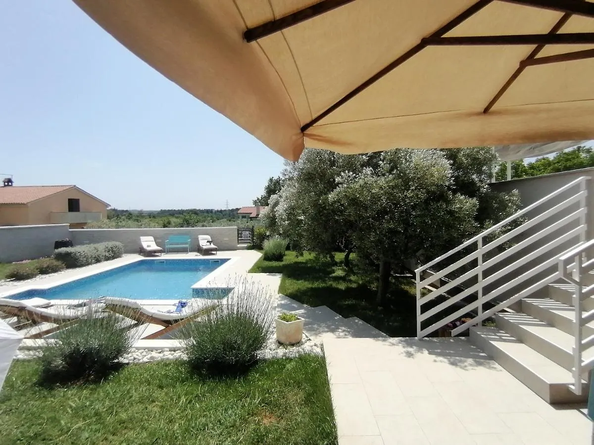 Mel&Stef, Charming House, Apartment With Private Swimming Pool Ideal For Family Vacation Pula